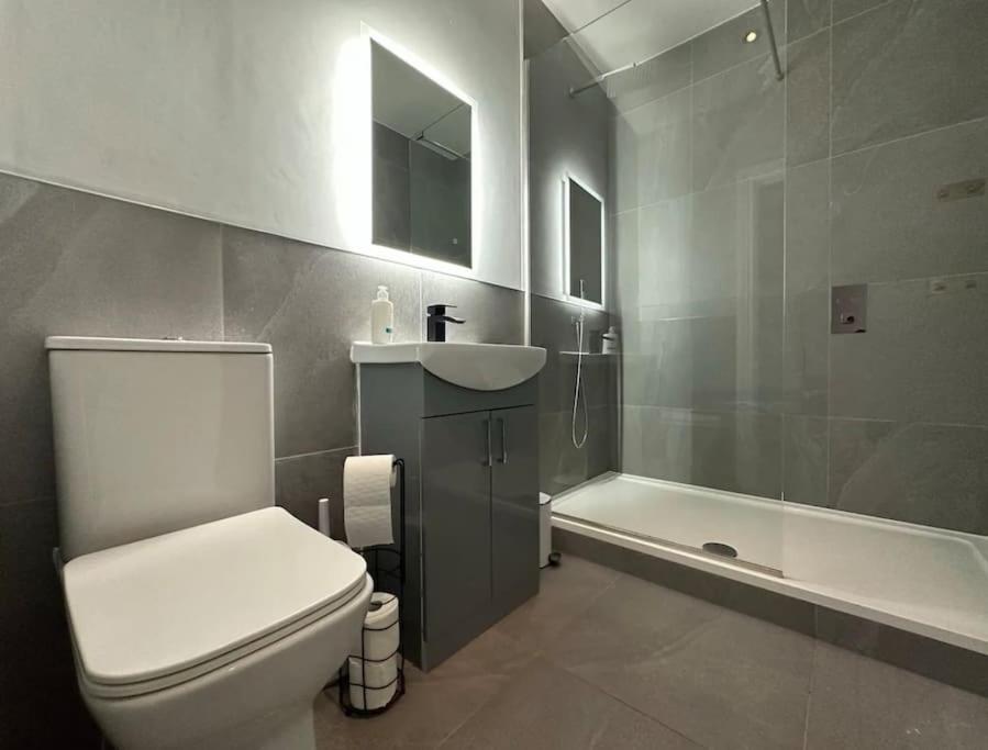 Superior Stay, Sophia Gardens, City Centre And Stadium Sleeps 4 Cardiff Bagian luar foto