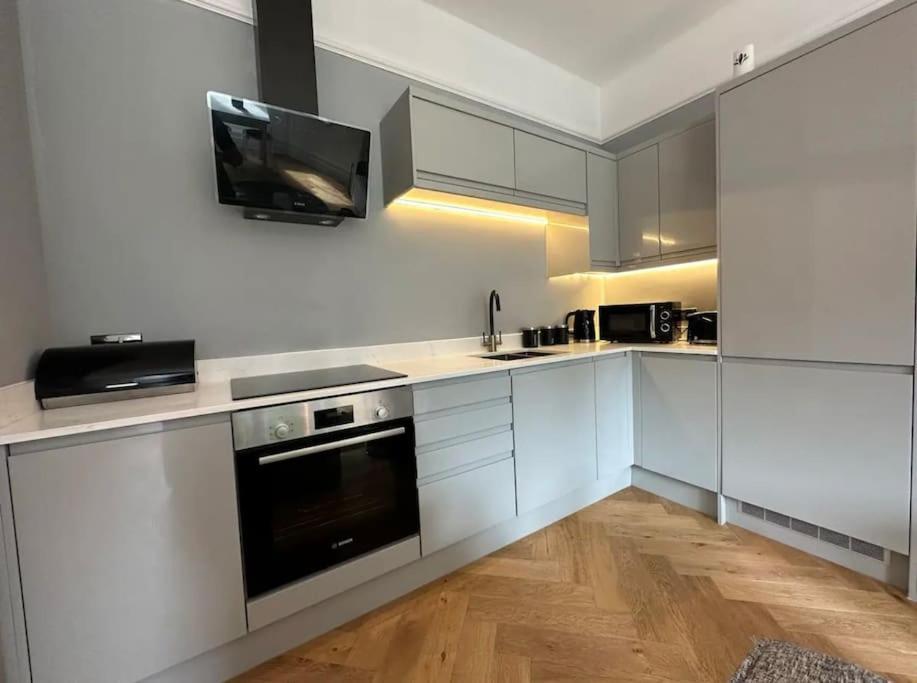 Superior Stay, Sophia Gardens, City Centre And Stadium Sleeps 4 Cardiff Bagian luar foto